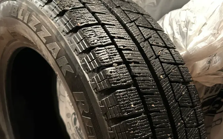 Bridgestone Blizzak Revo GZ 215/60/16for70 000 тг. в Алматы