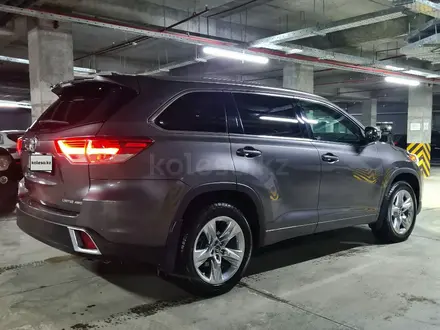 Toyota Highlander 2018 года за 18 300 000 тг. в Алматы – фото 9