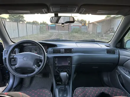 Toyota Camry 2000 года за 3 600 000 тг. в Семей – фото 7