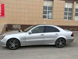 Mercedes-Benz E 320 2004 годаүшін5 500 000 тг. в Актау – фото 2