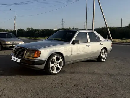Mercedes-Benz E 200 1991 года за 2 300 000 тг. в Шымкент – фото 2