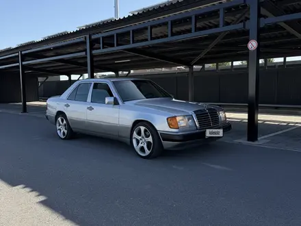 Mercedes-Benz E 200 1991 года за 2 300 000 тг. в Шымкент – фото 11