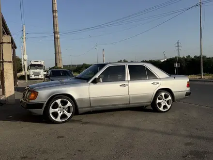 Mercedes-Benz E 200 1991 года за 2 300 000 тг. в Шымкент