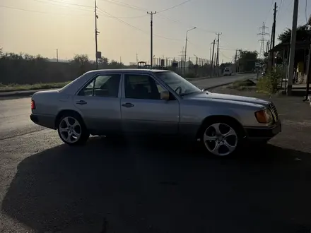 Mercedes-Benz E 200 1991 года за 2 300 000 тг. в Шымкент – фото 5