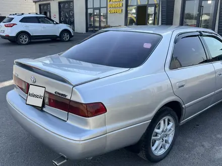 Toyota Camry 2000 года за 3 100 000 тг. в Алматы – фото 5