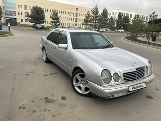 Mercedes-Benz E 320