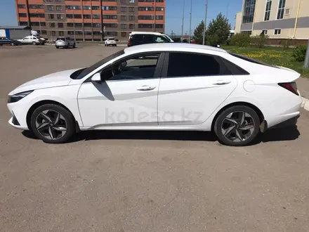 Hyundai Elantra 2023 года за 12 700 000 тг. в Петропавловск – фото 2