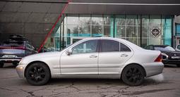 Mercedes-Benz C 240 2001 года за 2 590 000 тг. в Алматы – фото 5