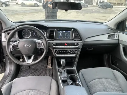 Hyundai Sonata 2018 года за 8 500 000 тг. в Атырау – фото 11