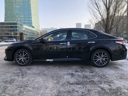 Toyota Camry 2023 года за 17 000 000 тг. в Астана – фото 4