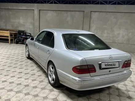 Mercedes-Benz E 320 2000 года за 4 900 000 тг. в Тараз – фото 2