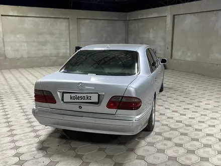 Mercedes-Benz E 320 2000 года за 4 900 000 тг. в Тараз – фото 5