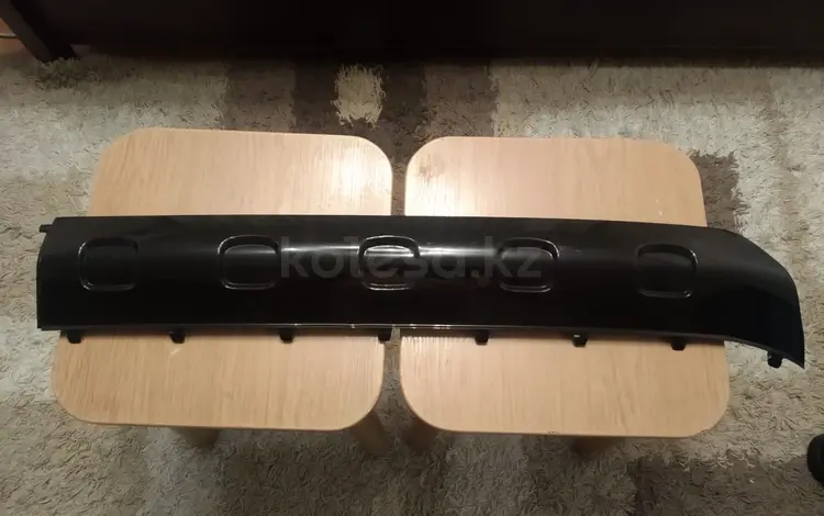 Накладка нижняя переднего бампера Mercedes-Benz-G63 — W463 за 75 000 тг. в Алматы