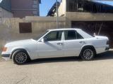 Mercedes-Benz E 260 1990 года за 2 100 000 тг. в Алматы