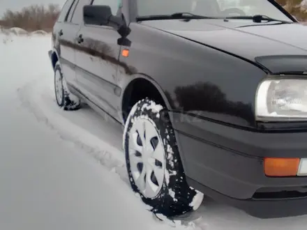 Volkswagen Golf 1995 года за 2 350 000 тг. в Караганда – фото 2