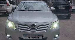 Toyota Camry 2010 года за 7 500 000 тг. в Алматы – фото 2