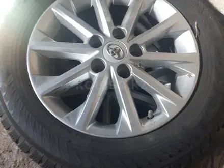 TOYOTA Camry запаска за 65 000 тг. в Атырау – фото 2