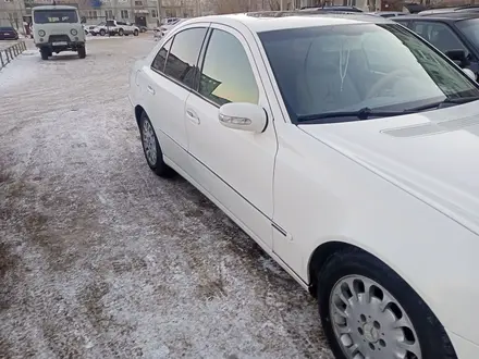 Mercedes-Benz E 200 2003 года за 4 200 000 тг. в Караганда – фото 2