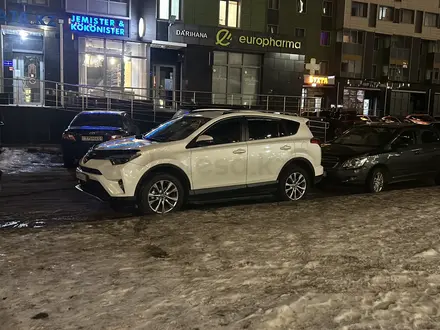 Toyota RAV4 2017 года за 12 500 000 тг. в Астана