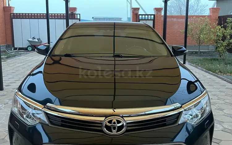 Toyota Camry 2015 года за 9 000 000 тг. в Атырау