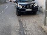 Toyota Land Cruiser Prado 2013 года за 16 100 000 тг. в Атырау