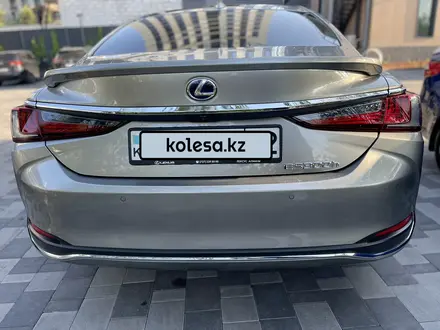 Lexus ES 300h 2021 года за 20 500 000 тг. в Алматы – фото 4