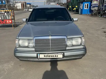 Mercedes-Benz E 220 1993 года за 2 000 000 тг. в Алматы – фото 5