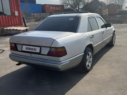 Mercedes-Benz E 220 1993 года за 2 000 000 тг. в Алматы – фото 8