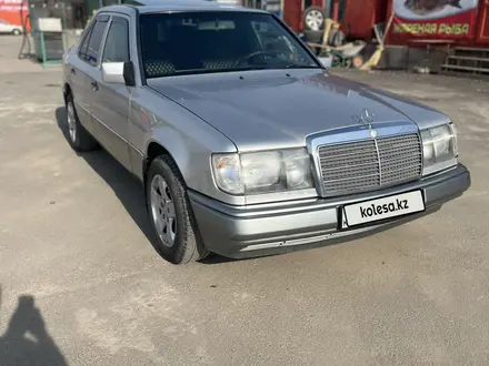 Mercedes-Benz E 220 1993 года за 2 000 000 тг. в Алматы – фото 9