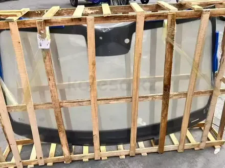 Лобовое стекло RAM TRX за 500 000 тг. в Алматы
