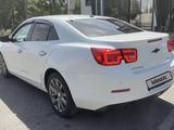 Chevrolet Malibu 2014 года за 8 000 000 тг. в Шымкент – фото 2