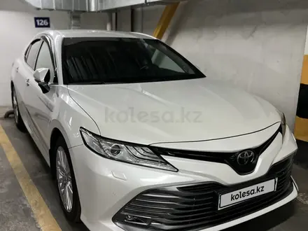 Toyota Camry 2019 года за 17 950 000 тг. в Алматы – фото 6