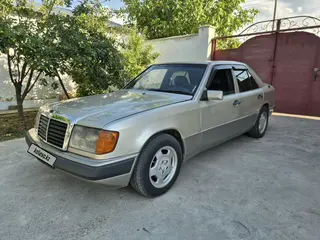 Mercedes-Benz E 230