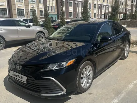 Toyota Camry 2021 года за 11 000 000 тг. в Актау – фото 2
