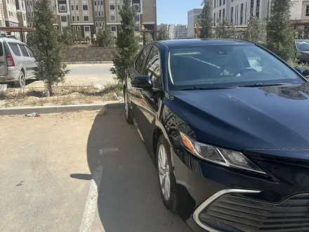 Toyota Camry 2021 года за 11 000 000 тг. в Актау – фото 3