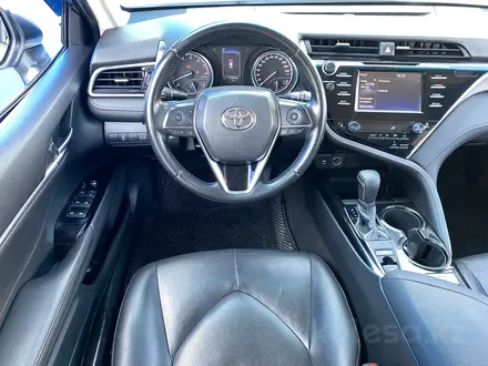 Toyota Camry 2018 года за 12 160 000 тг. в Алматы – фото 11