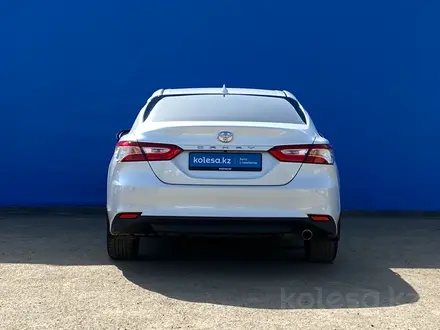 Toyota Camry 2018 года за 12 160 000 тг. в Алматы – фото 4