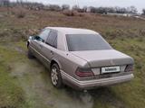 Mercedes-Benz E 220 1993 года за 2 200 000 тг. в Тараз – фото 5