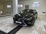 Lexus ES 250 2018 года за 18 500 000 тг. в Атырау – фото 2