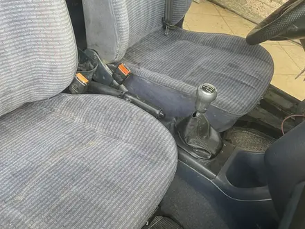 Volkswagen Golf 1993 года за 499 000 тг. в Актау – фото 4