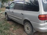 Volkswagen Sharan 1996 годаүшін1 500 000 тг. в Аксай – фото 4