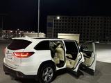 Toyota Highlander 2017 года за 16 000 000 тг. в Актау – фото 3