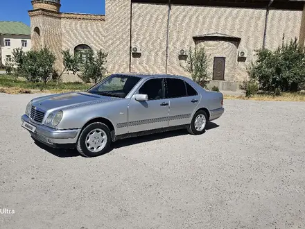 Mercedes-Benz E 230 1995 года за 1 800 000 тг. в Атакент – фото 2