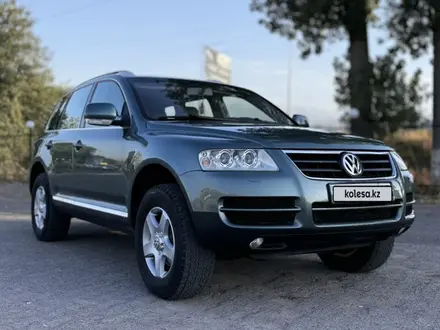 Volkswagen Touareg 2005 года за 5 950 000 тг. в Алматы – фото 9