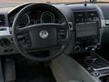 Volkswagen Touareg 2005 года за 5 950 000 тг. в Алматы – фото 13