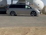 Toyota Sienna 2015 года за 12 000 000 тг. в Атырау – фото 4