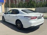 Toyota Camry 2018 года за 14 000 000 тг. в Рудный – фото 4
