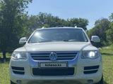 Volkswagen Touareg 2006 года за 6 900 000 тг. в Алматы – фото 3