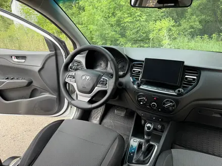 Hyundai Accent 2021 года за 5 520 000 тг. в Караганда