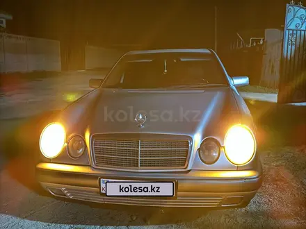 Mercedes-Benz E 230 1996 года за 3 000 000 тг. в Тараз – фото 14